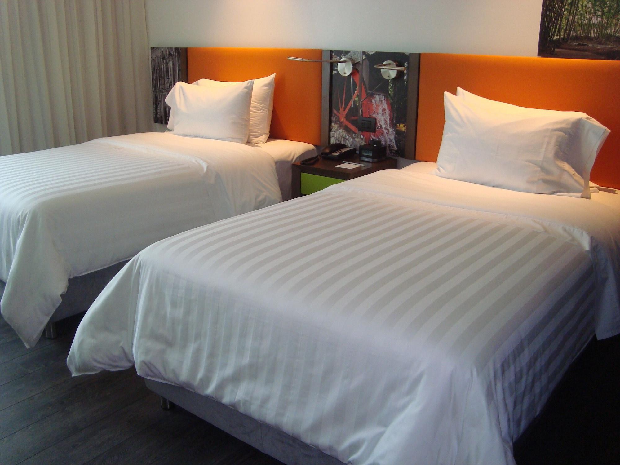 Hotel Hampton By Hilton Cali Esterno foto