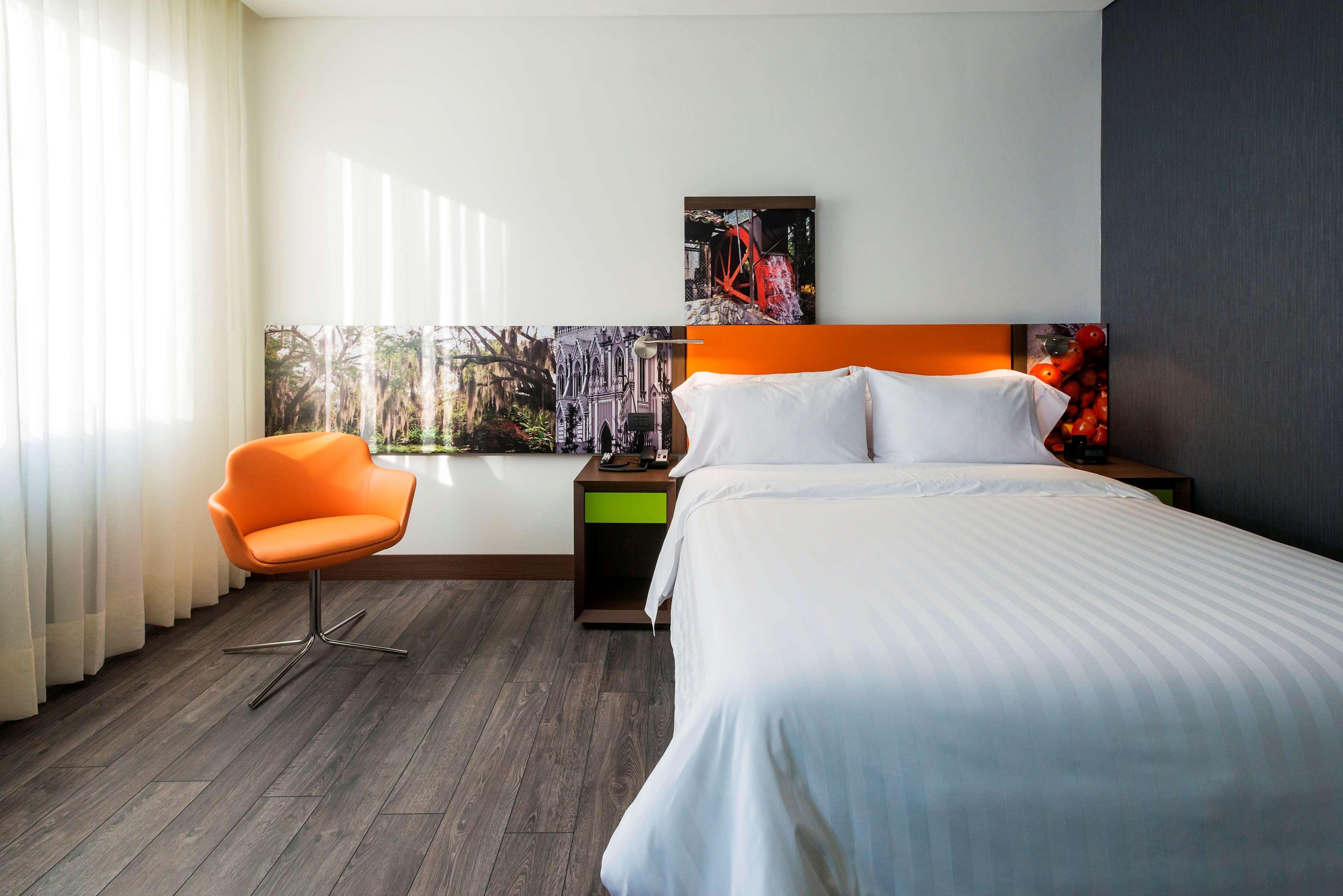 Hotel Hampton By Hilton Cali Esterno foto
