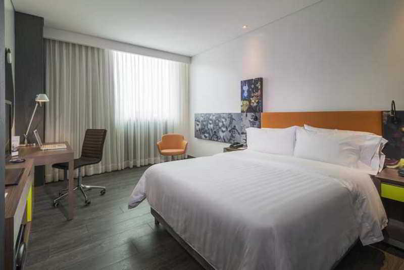 Hotel Hampton By Hilton Cali Esterno foto