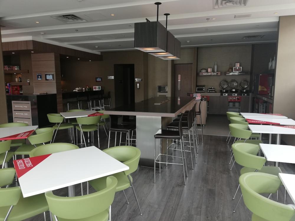 Hotel Hampton By Hilton Cali Esterno foto