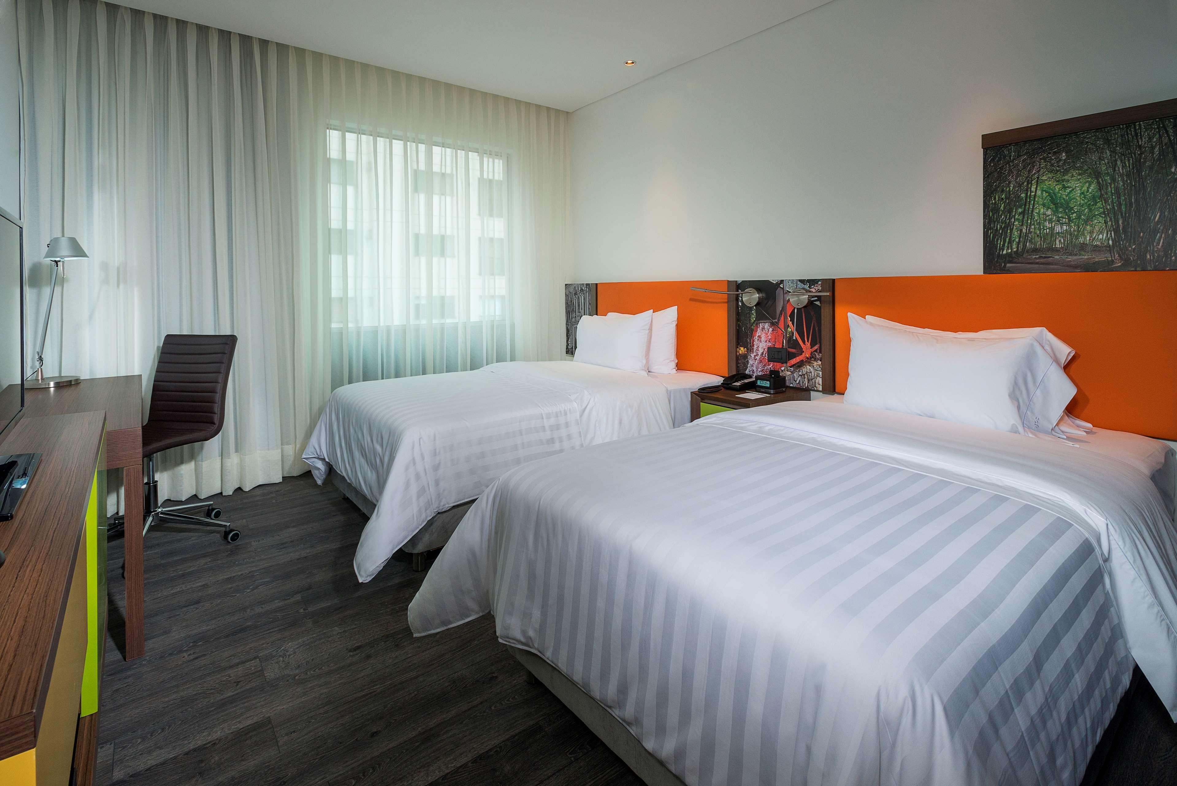 Hotel Hampton By Hilton Cali Esterno foto