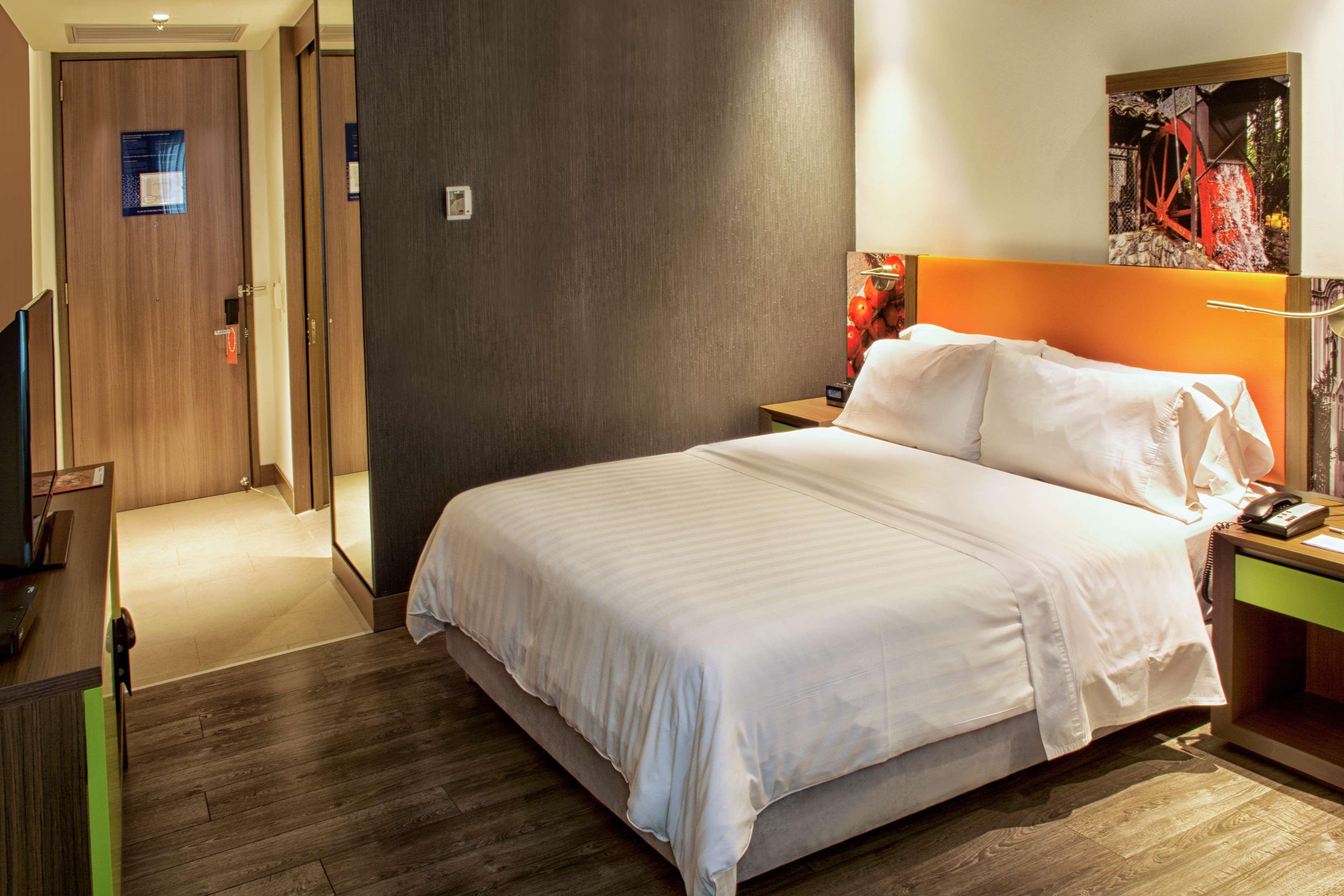 Hotel Hampton By Hilton Cali Esterno foto