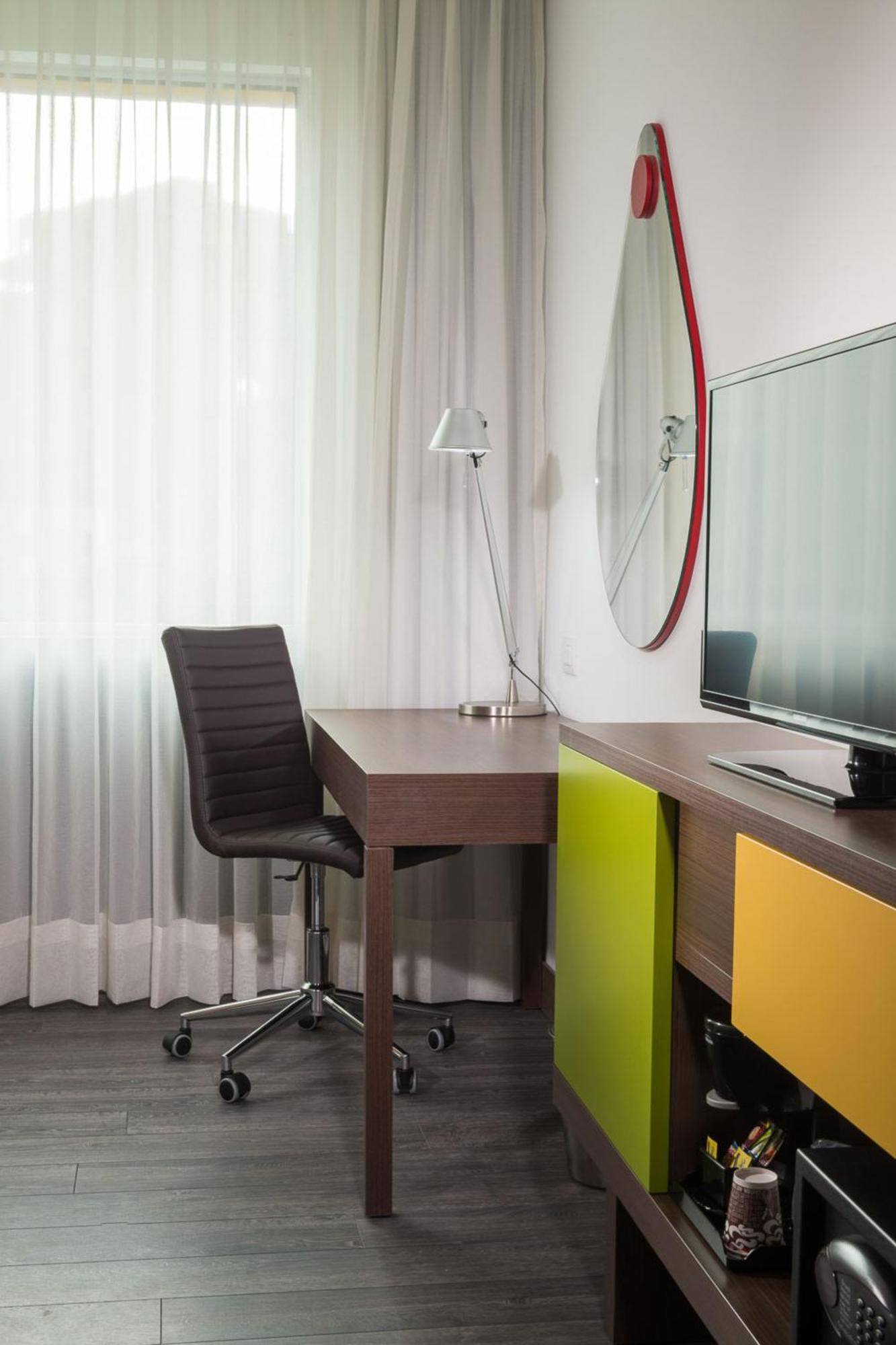 Hotel Hampton By Hilton Cali Esterno foto