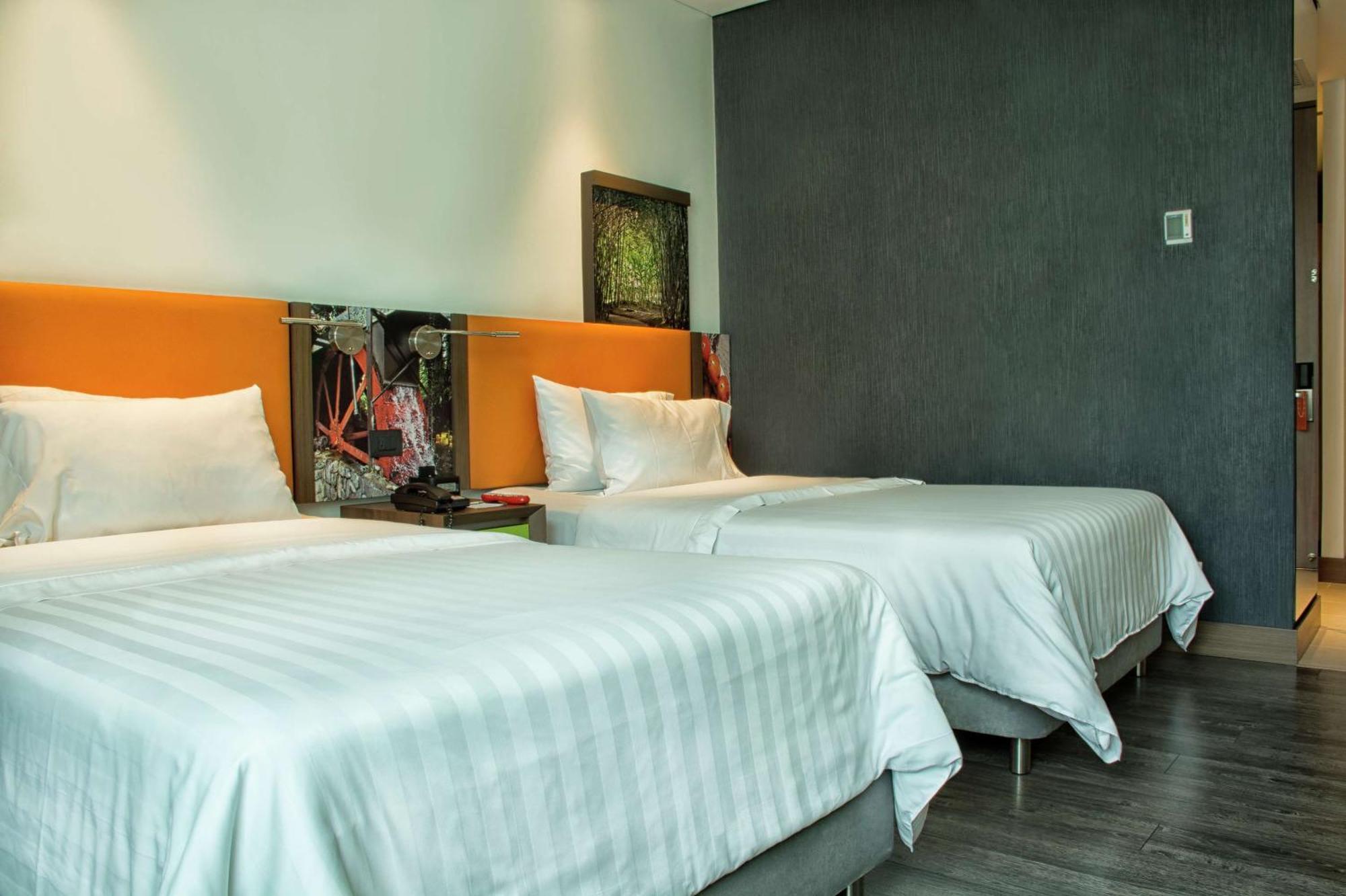 Hotel Hampton By Hilton Cali Esterno foto