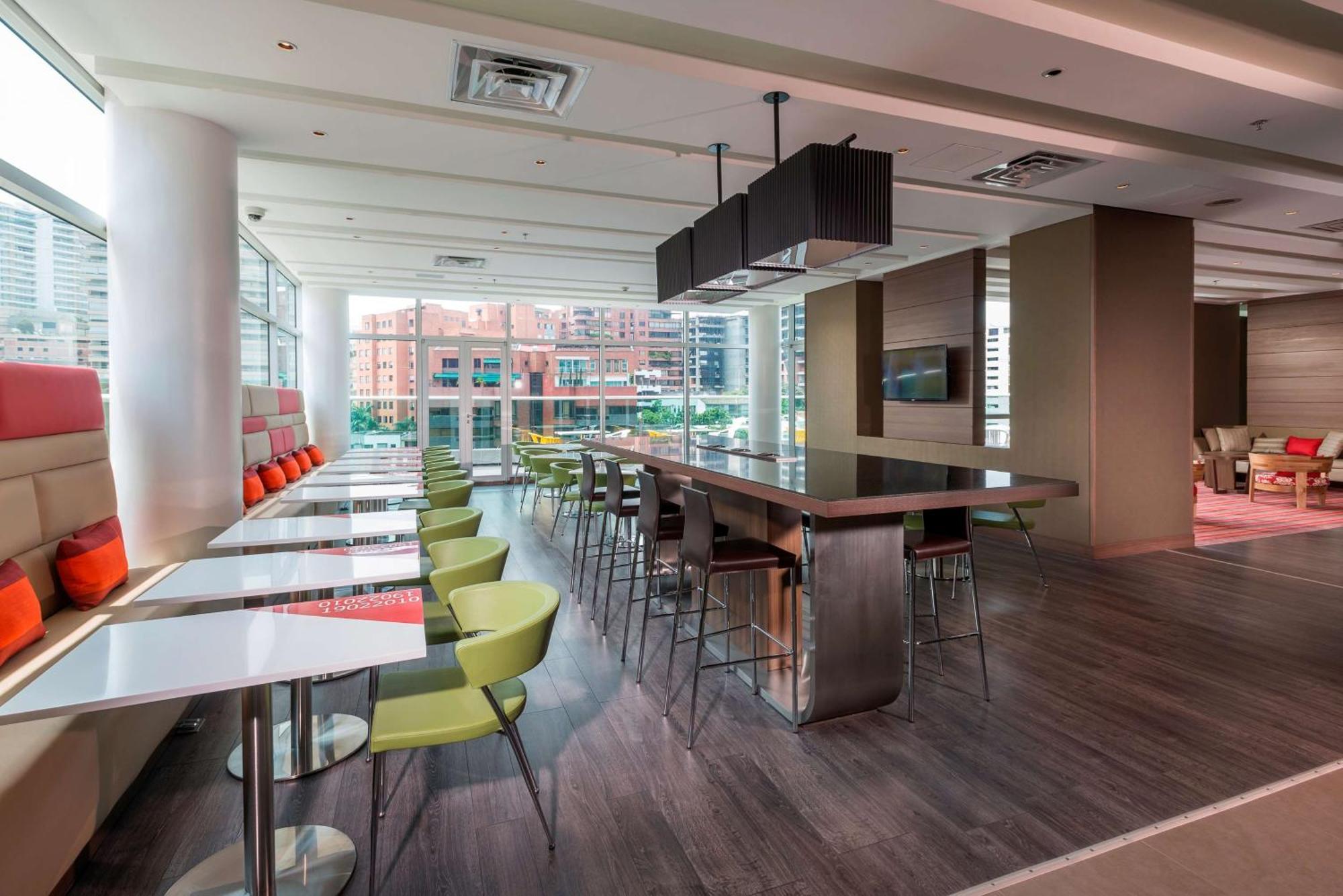 Hotel Hampton By Hilton Cali Esterno foto