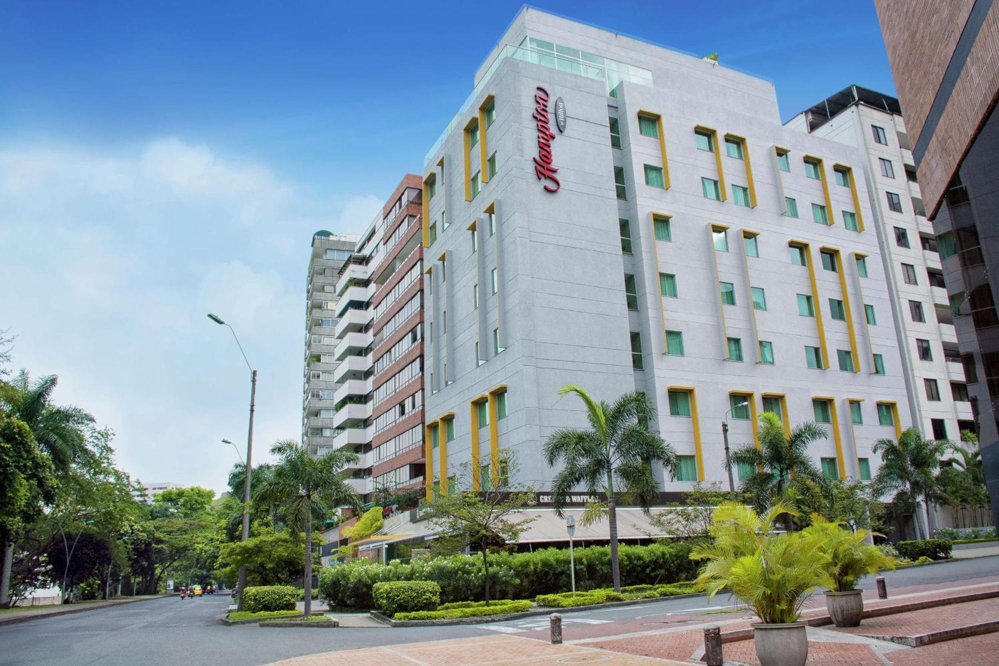 Hotel Hampton By Hilton Cali Esterno foto