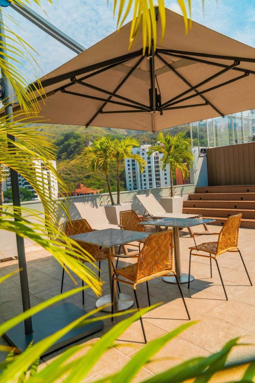 Hotel Hampton By Hilton Cali Esterno foto